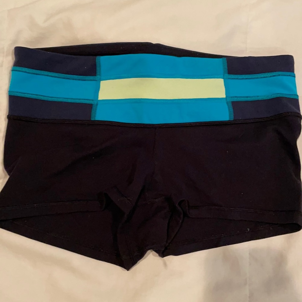 Lululemon size 8 boogie shorts - great condition